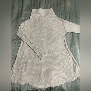 We The Free Stylish Gray Knit funnel Neck Top Small